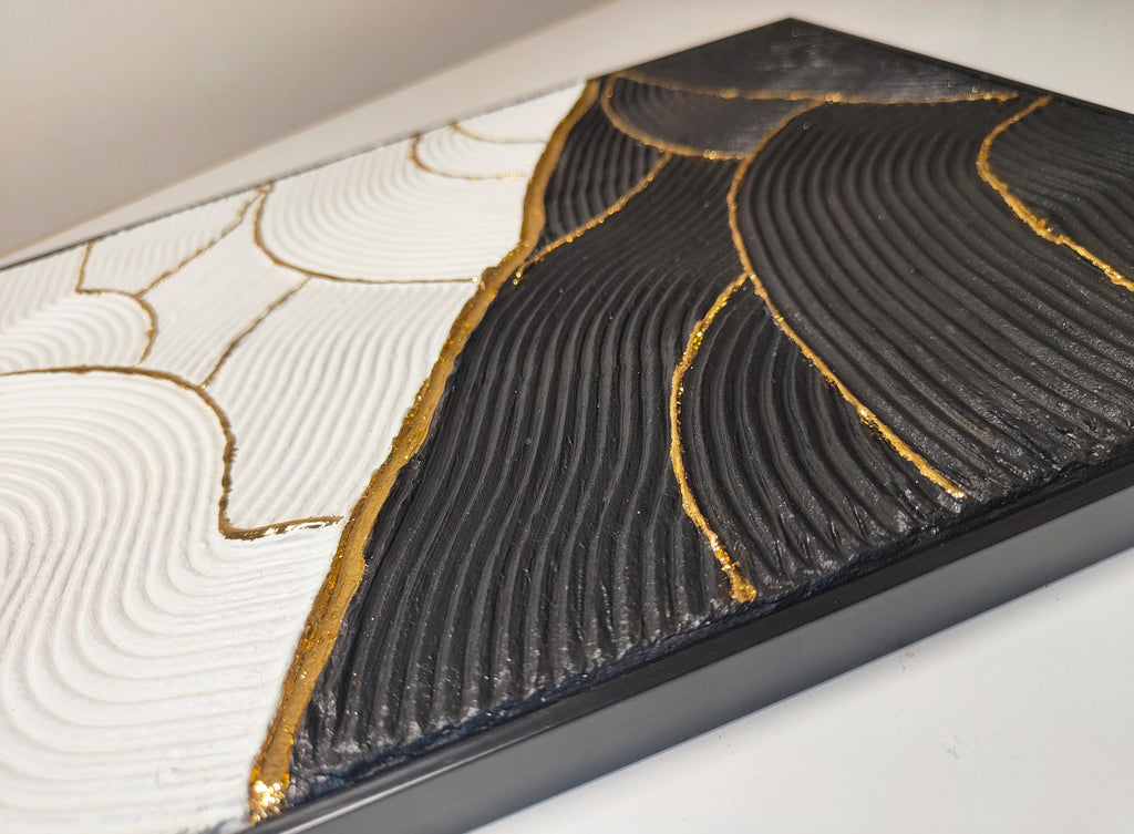 Tableau décoratif noir blanc or vagues relief fait main France 30x40cm