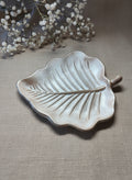 Plateau céramique forme feuille marron-beige artisanal français