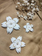 Ensemble de 3 aimants décoratifs fleurs blanches céramique artisanale française
