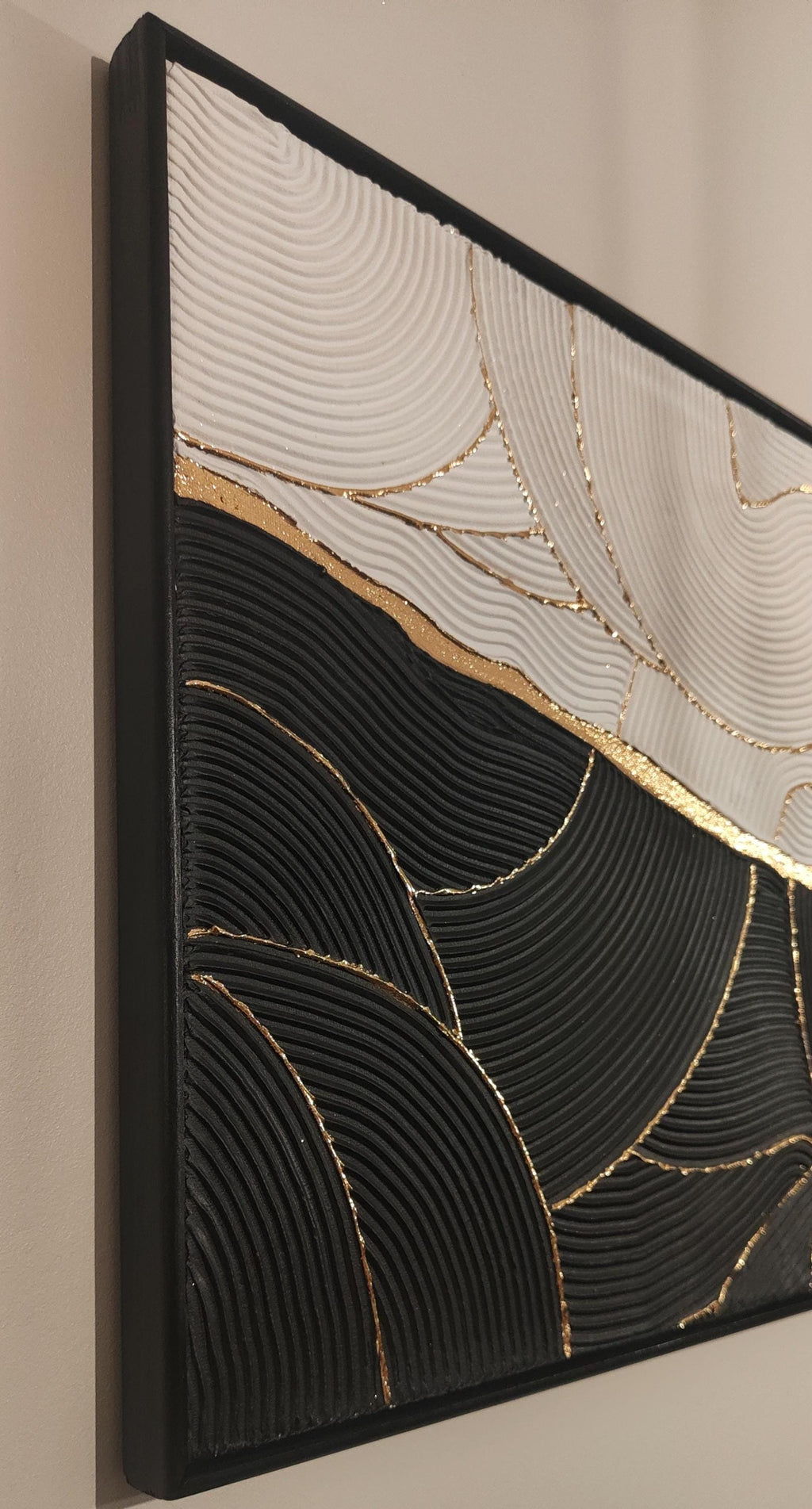 Peinture texturée en relief noir blanc or - Tableau moderne vagues plâtre 50x40 cm - Décoration murale LOEV DECO
