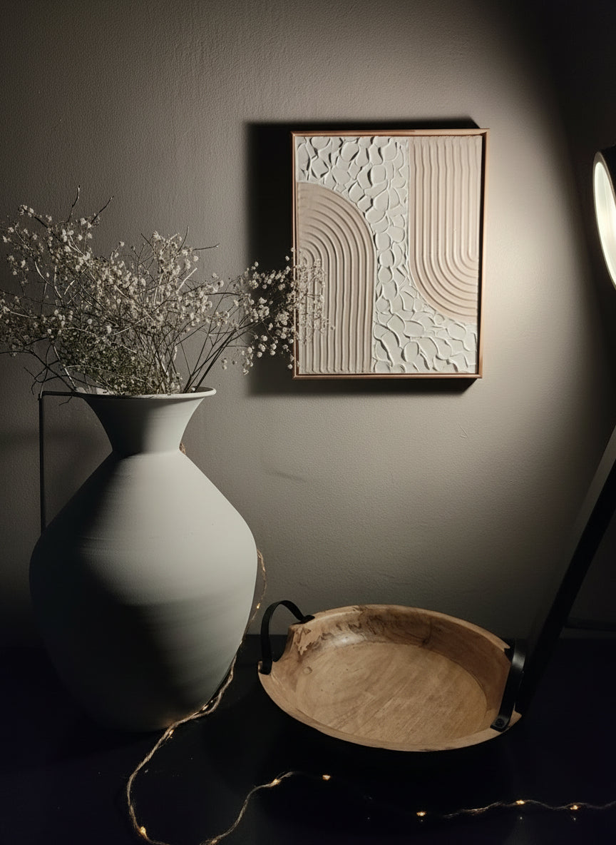 Détail relief plâtre arches beige blanc texture murale 24x30cm cadre inclus