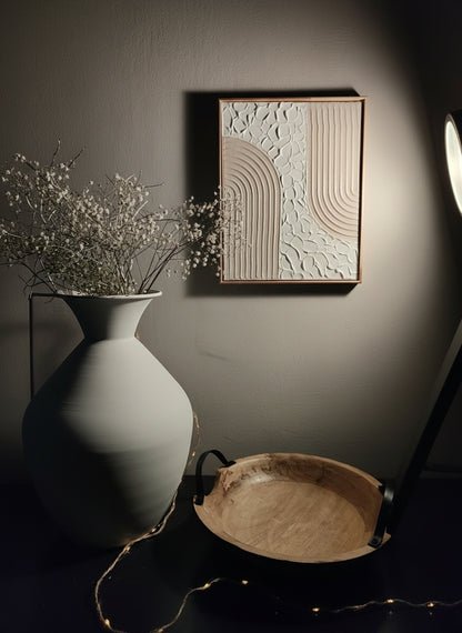 Détail relief plâtre arches beige blanc texture murale 24x30cm cadre inclus