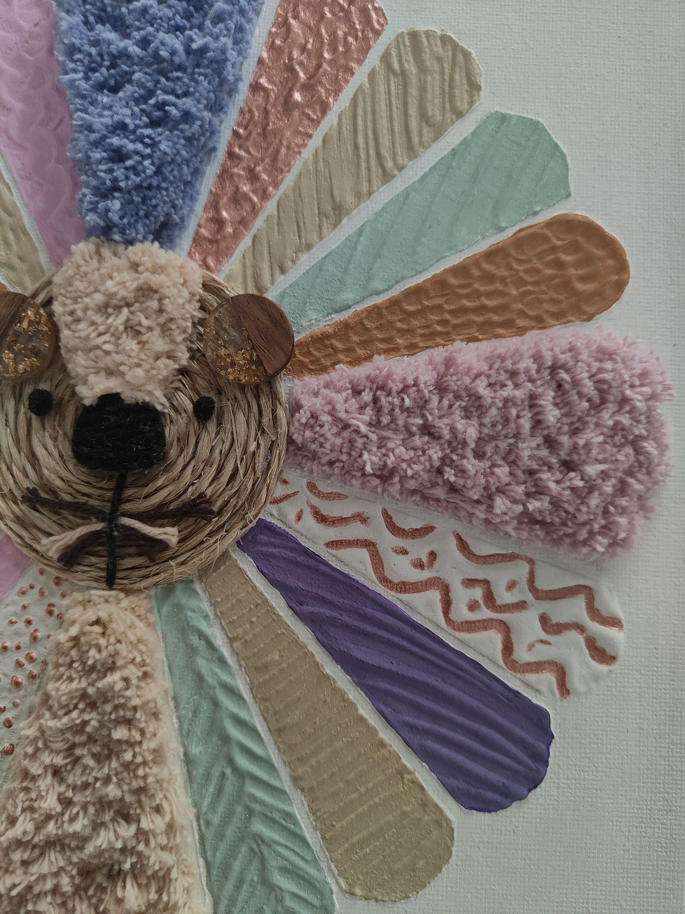 Détail textures laine corde tableau lion enfant 
