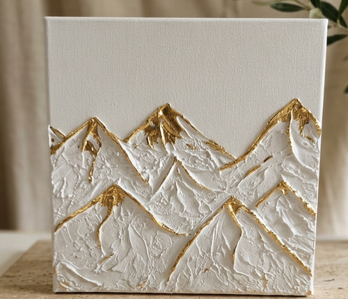 decoration montagne texturée en relief, blanc et or LOEV DECO