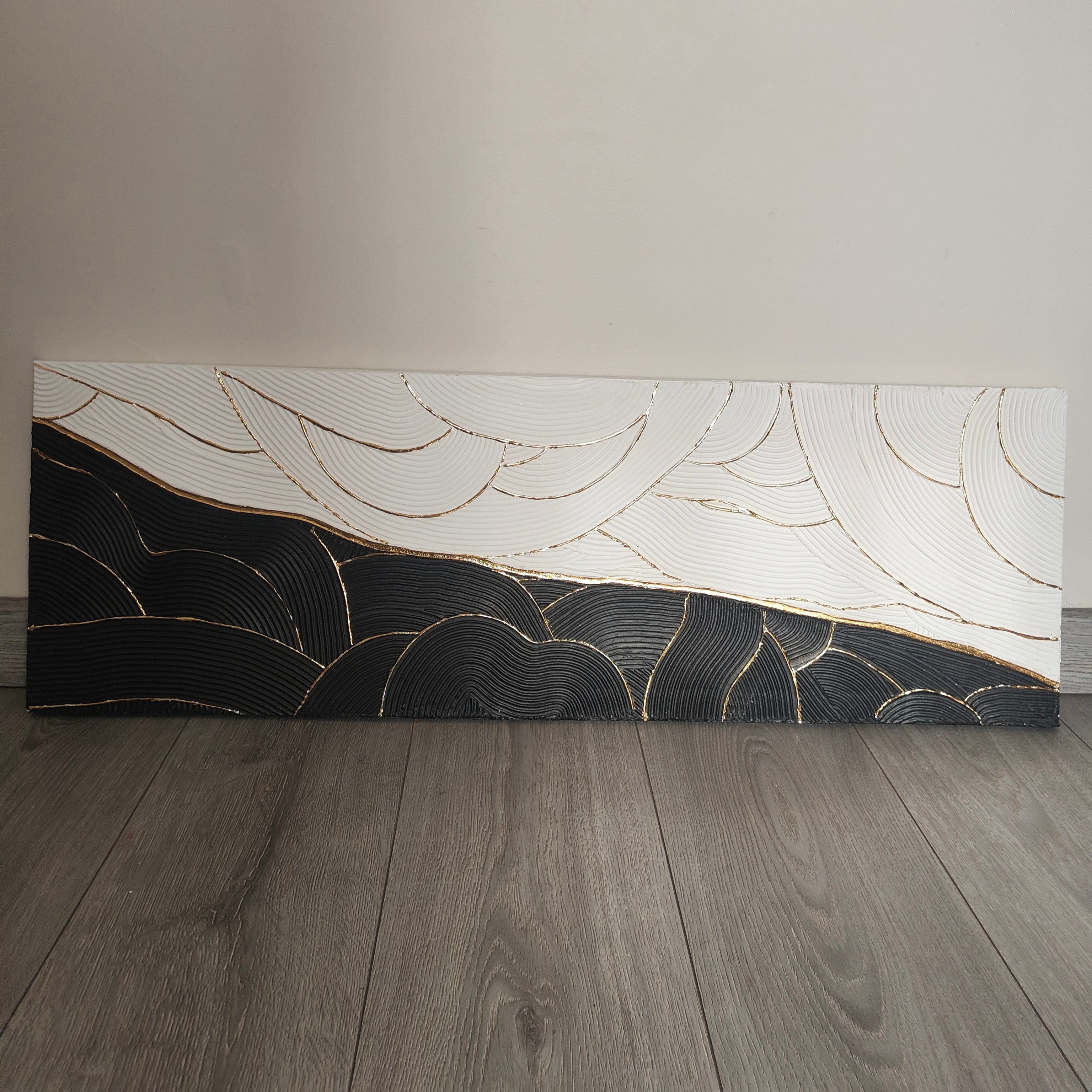 Tableau noir blanc or vagues relief 30x90cm art mural élégant orientable