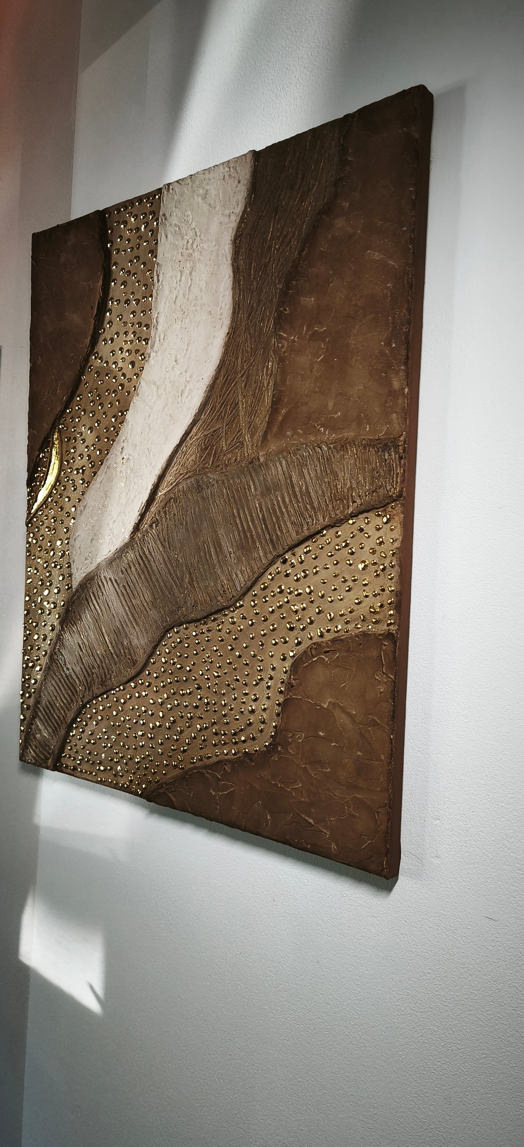 Art mural fait main texture feuille d'or et brou de noix 40 x 50