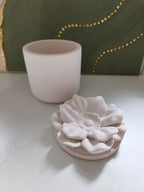 Boîte en céramique couvercle fleur — Fait main | LOEV DECO