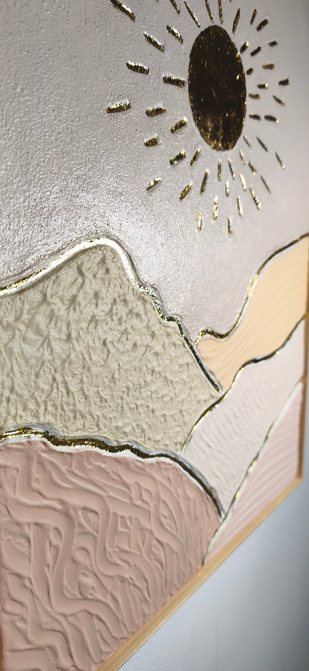 Tableau Texturé Rose Soleil Or - Relief Artisanal - 30x40 cm - Cadre Inclus